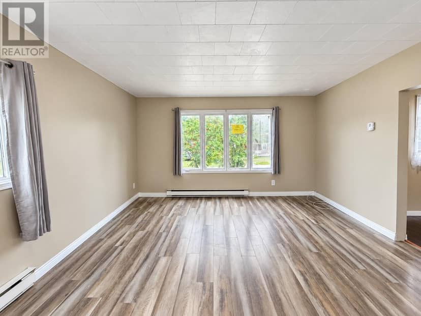 73 Beach Avenue — photo 4 of 17