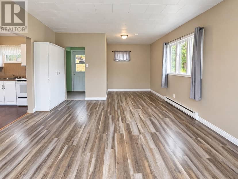 73 Beach Avenue — photo 7 of 17