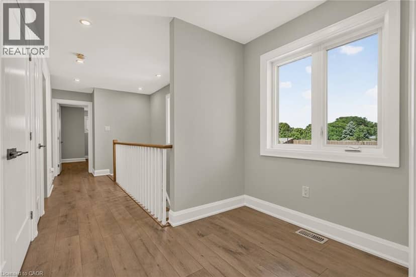 118 SPRINGVALLEY Crescent — photo 34 of 40