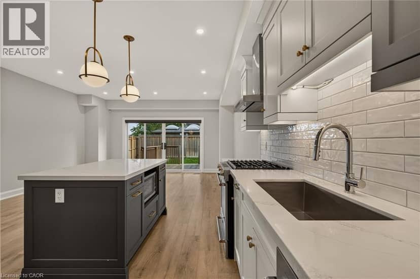 118 SPRINGVALLEY Crescent — photo 13 of 40