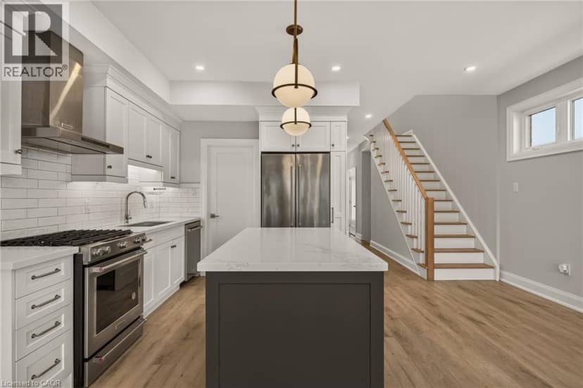 118 SPRINGVALLEY Crescent — photo 17 of 40
