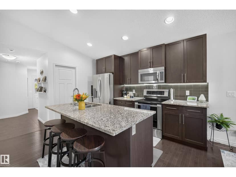 27 Silverstone Dr — photo 10 of 40