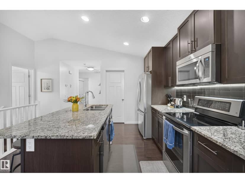 27 Silverstone Dr — photo 11 of 40