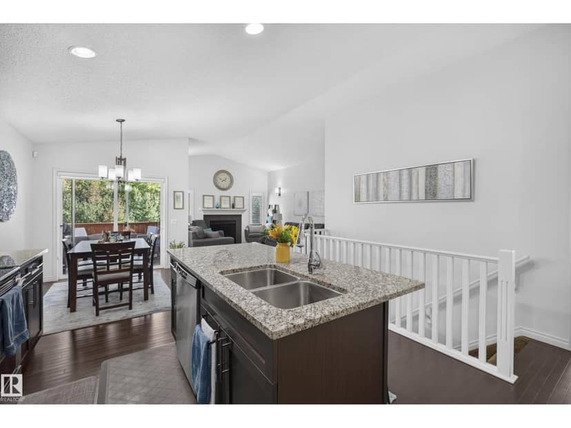 27 Silverstone Dr — photo 15 of 40