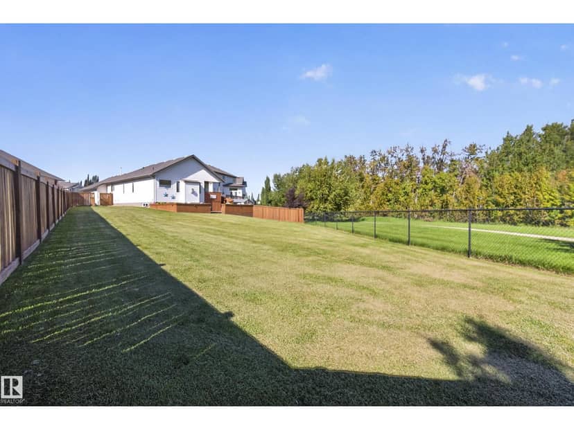 27 Silverstone Dr, Stony Plain, photo 3