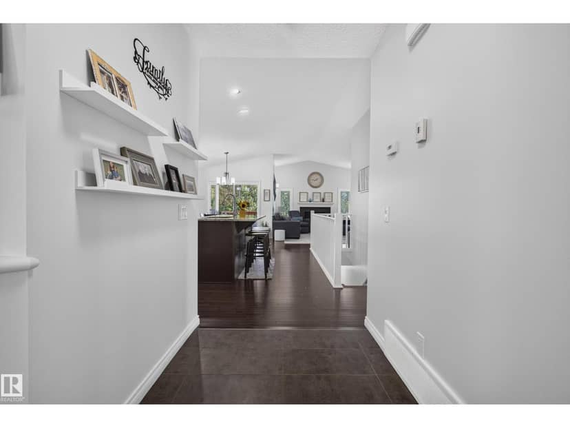 27 Silverstone Dr — photo 9 of 40