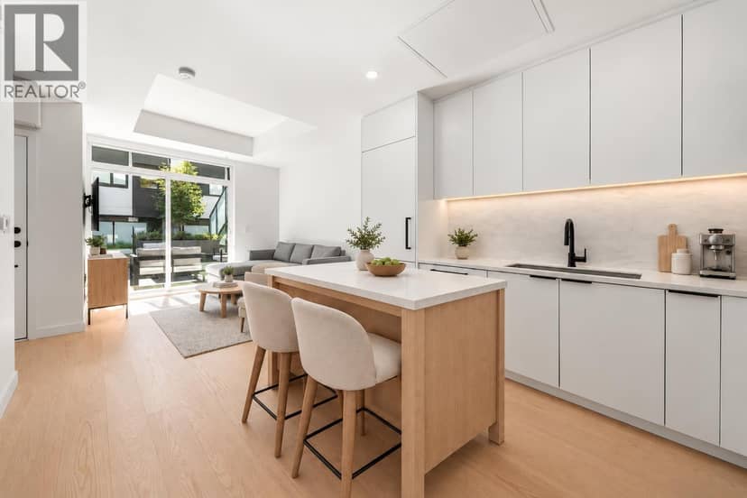 127 650 E 2ND STREET, North Vancouver