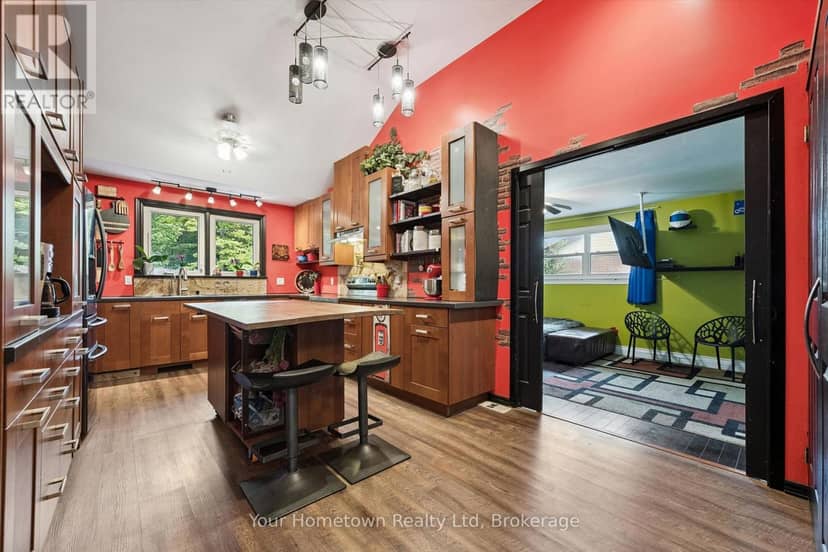 471 Garafraxa Street E — photo 13 of 40