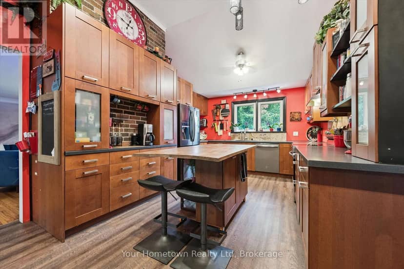 471 Garafraxa Street E — photo 14 of 40