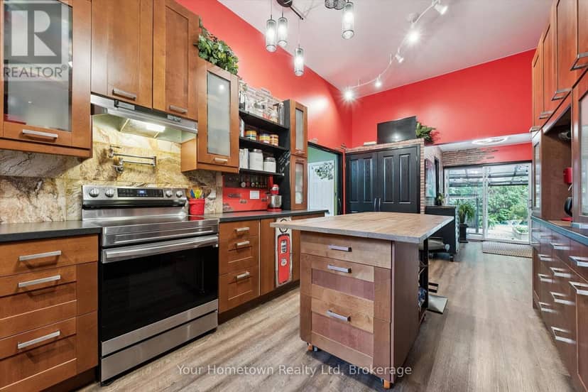 471 Garafraxa Street E — photo 16 of 40