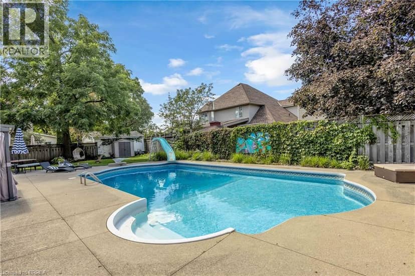 11 HAWARDEN Avenue — photo 31 of 40