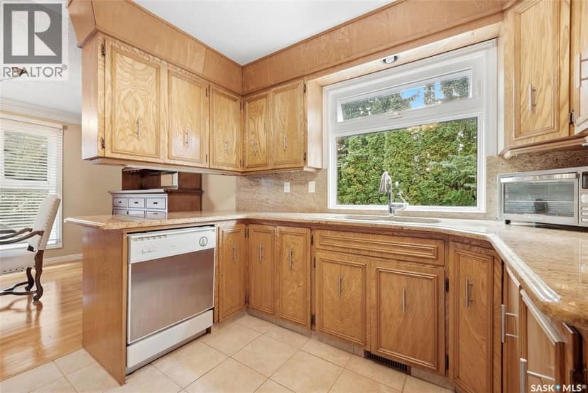 66 Leslie Place — photo 10 of 40