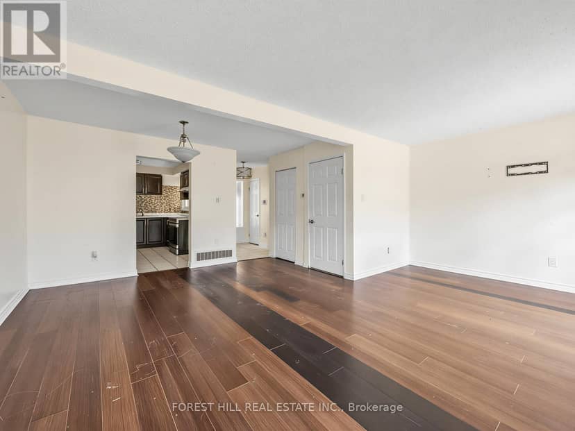 61 Royal Salisbury Way — photo 10 of 29