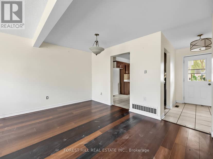 61 Royal Salisbury Way — photo 13 of 29