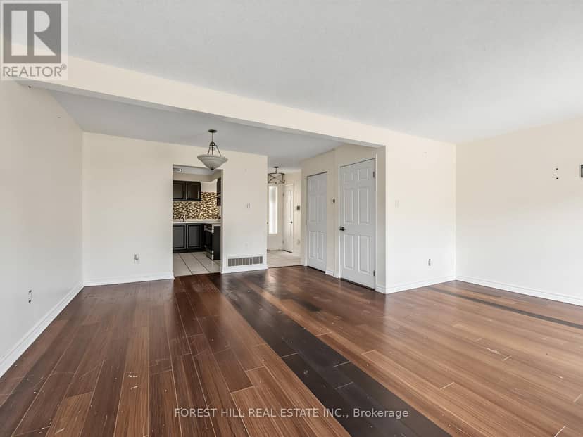 61 Royal Salisbury Way — photo 14 of 29