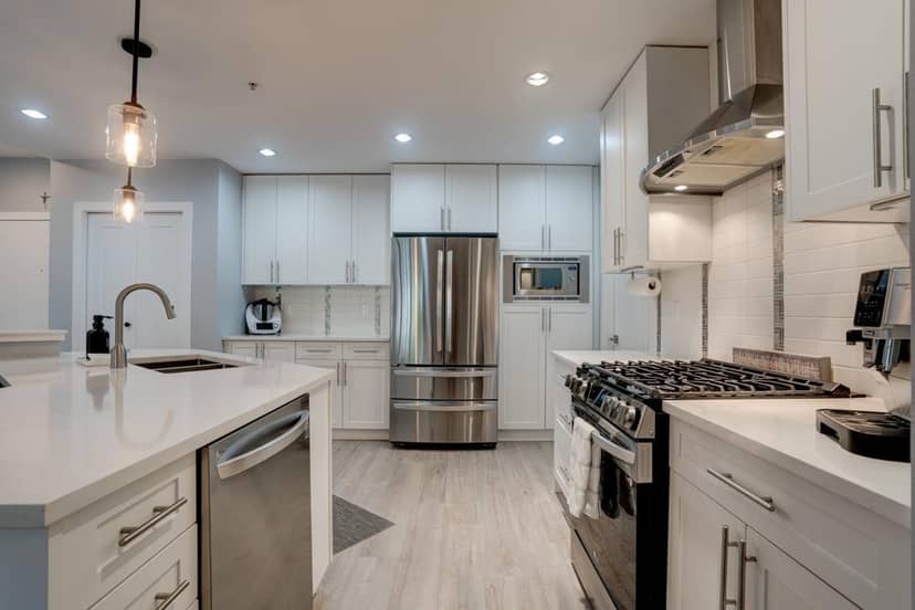 205 16455 64 AVENUE, Surrey, photo 2
