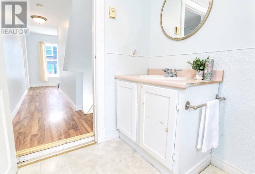 20 Colonial Street — photo 17 of 23