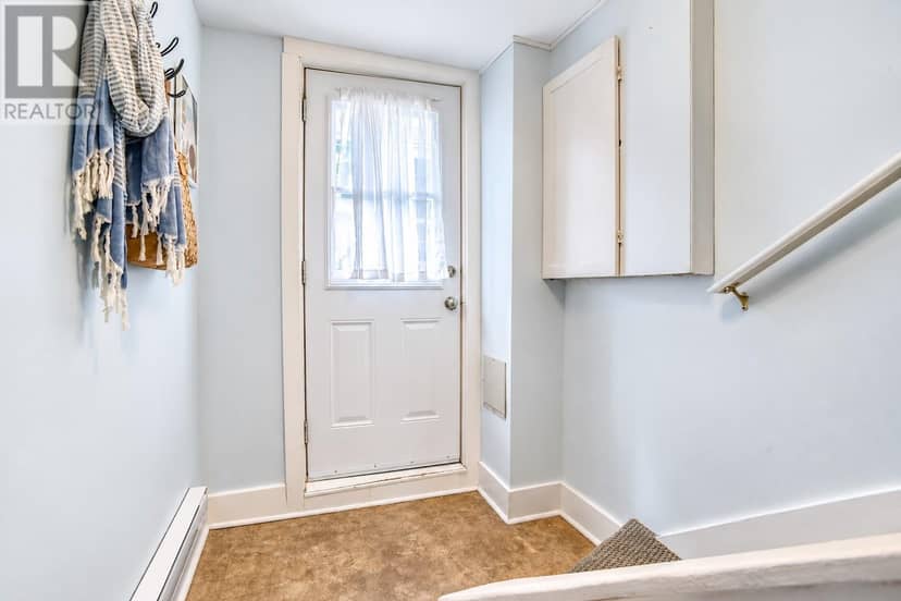 20 Colonial Street — photo 3 of 23