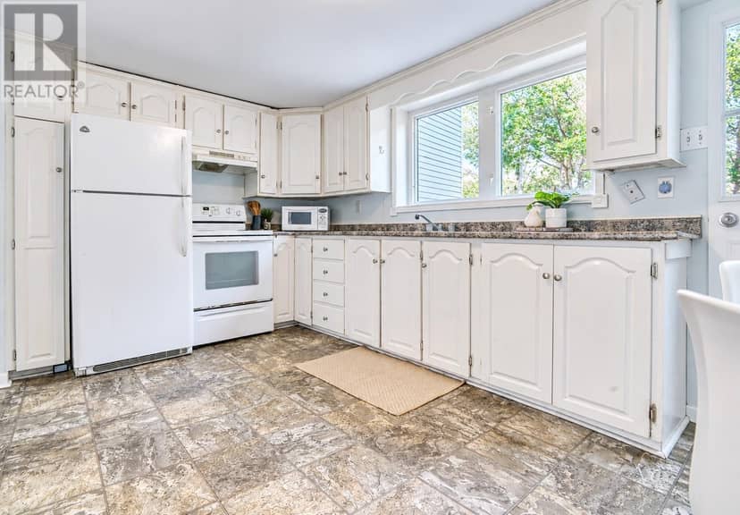 20 Colonial Street — photo 8 of 23