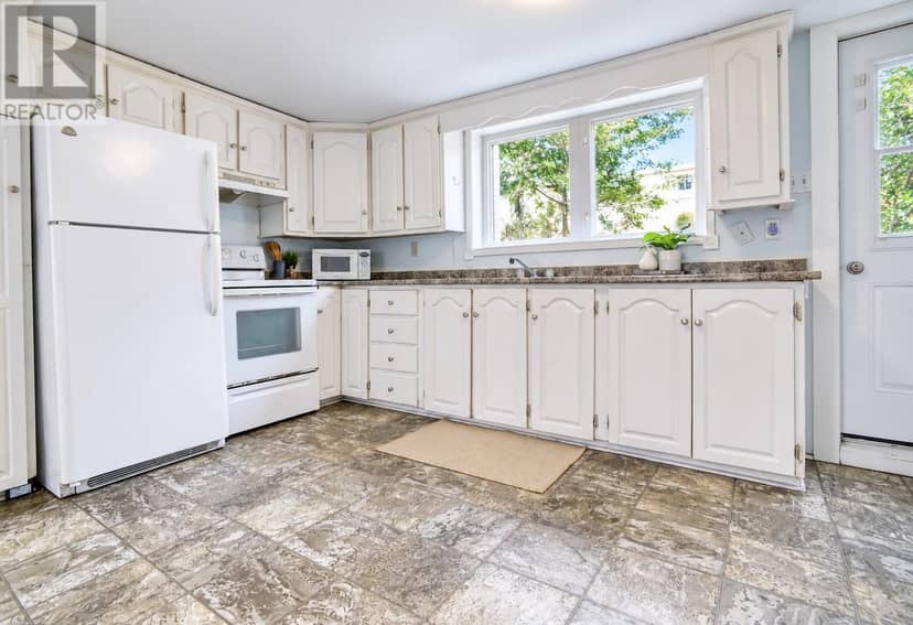20 Colonial Street — photo 9 of 23
