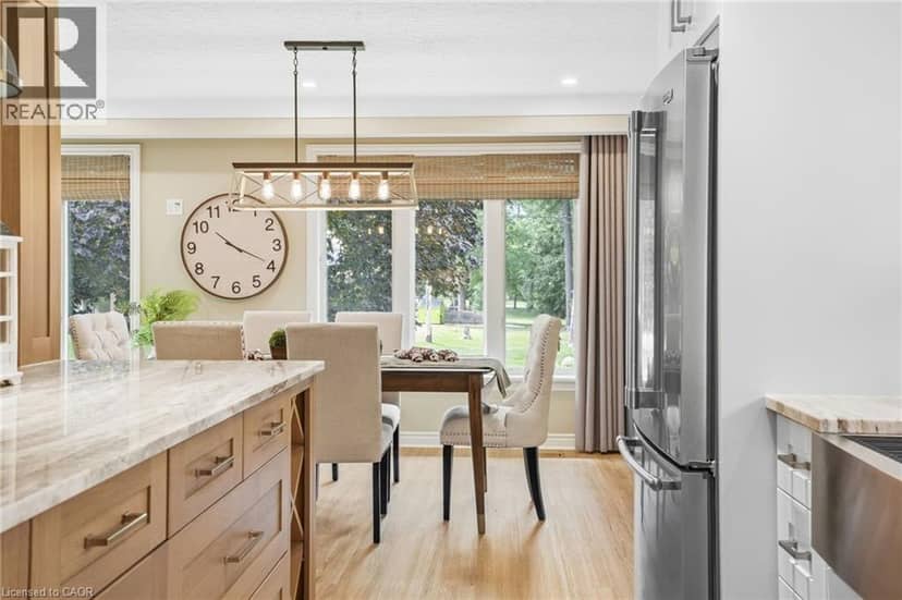 39 ROSEMOUNT Avenue — photo 16 of 40