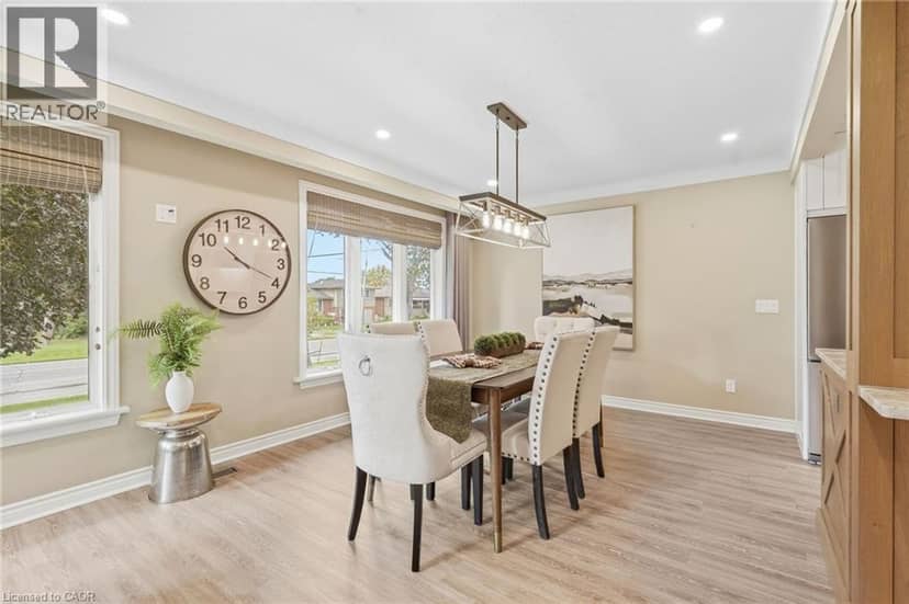 39 ROSEMOUNT Avenue — photo 12 of 40