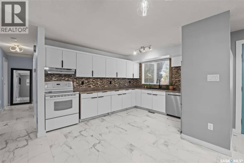 3035 Dunn DRIVE — photo 11 of 40