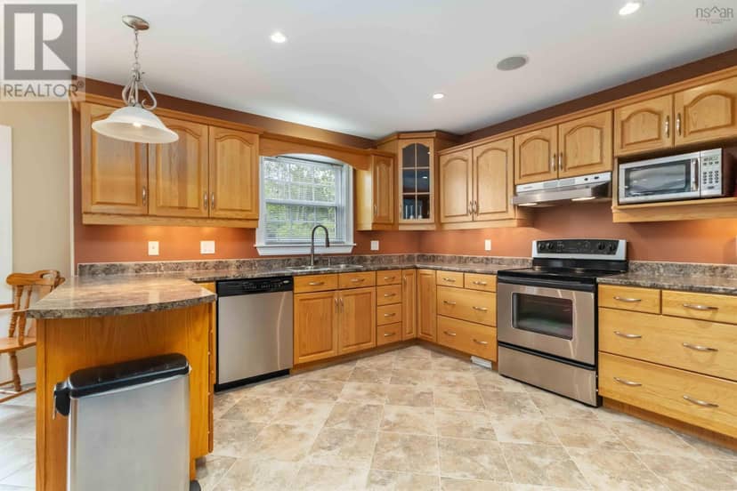 16 Valerie Court — photo 15 of 40