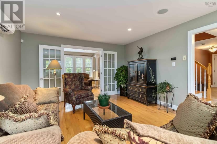 16 Valerie Court — photo 10 of 40