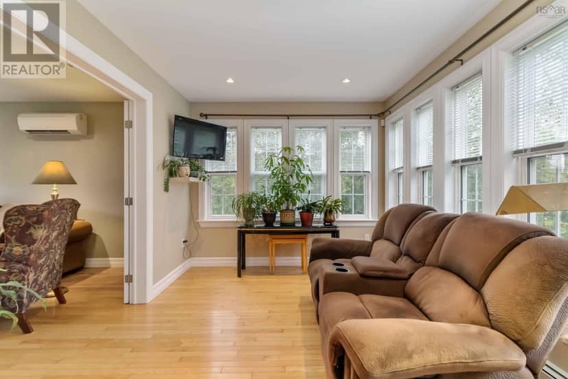 16 Valerie Court — photo 12 of 40