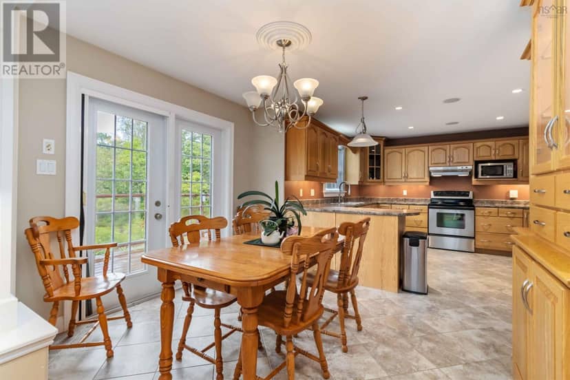 16 Valerie Court — photo 13 of 40