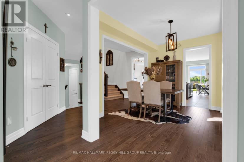 15 Wagner Crescent — photo 2 of 27