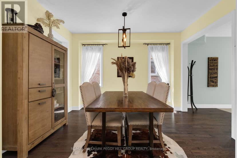 15 Wagner Crescent — photo 3 of 27