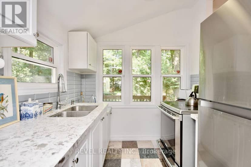 39 Domar Road — photo 10 of 32