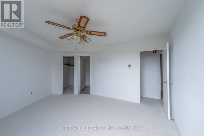 405 - 700 Dynes Road — photo 11 of 38