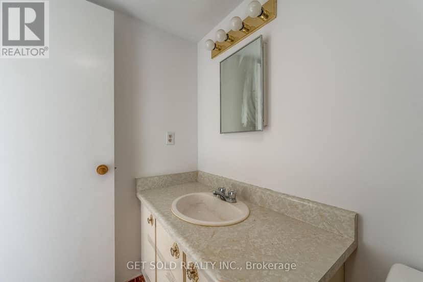 405 - 700 Dynes Road — photo 15 of 38