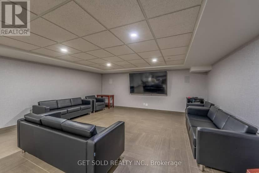 405 - 700 Dynes Road — photo 25 of 38