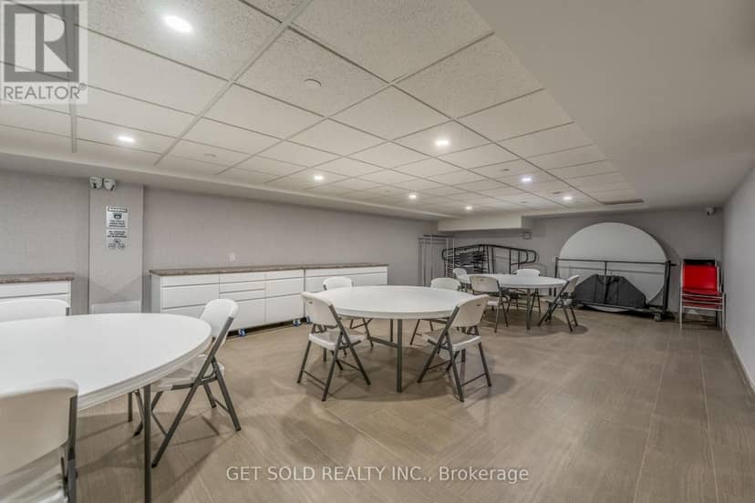 405 - 700 Dynes Road — photo 27 of 38