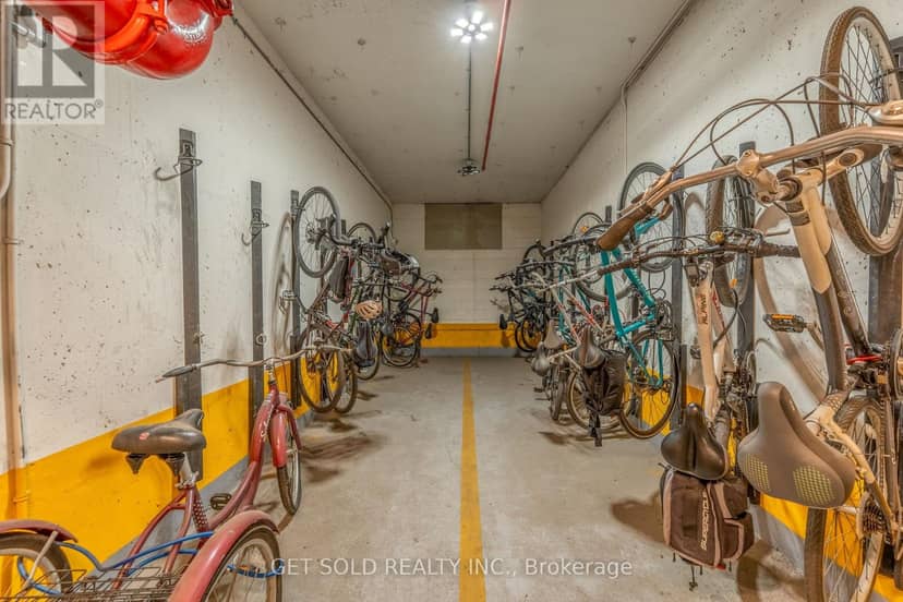 405 - 700 Dynes Road — photo 31 of 38