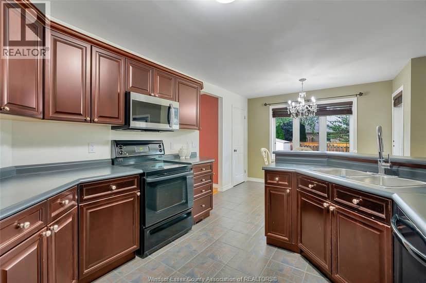 1334 Lakeview — photo 8 of 38