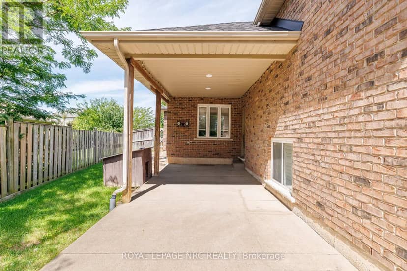 8532 Heikoop Crescent — photo 11 of 40