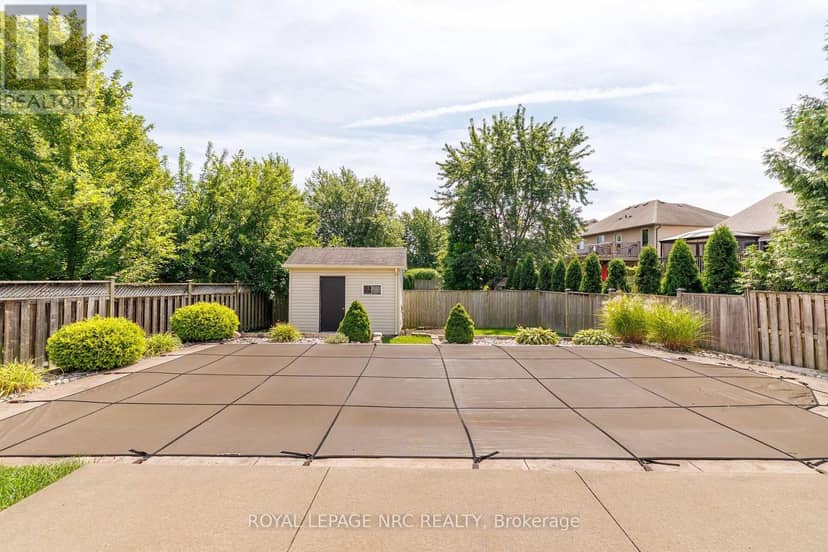 8532 Heikoop Crescent — photo 9 of 40