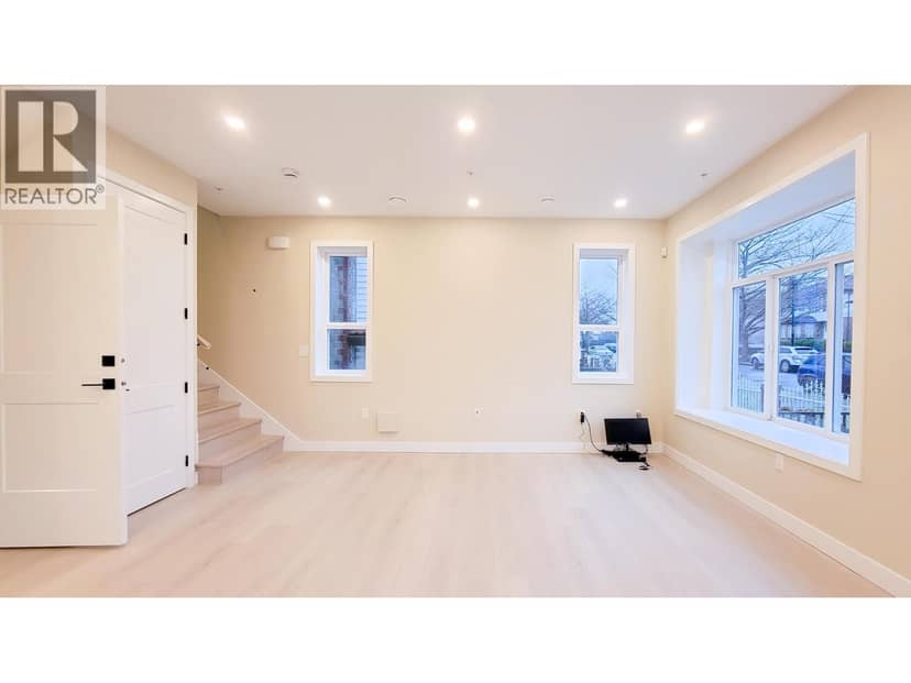 3431 E 23RD AVENUE, Vancouver, photo 2