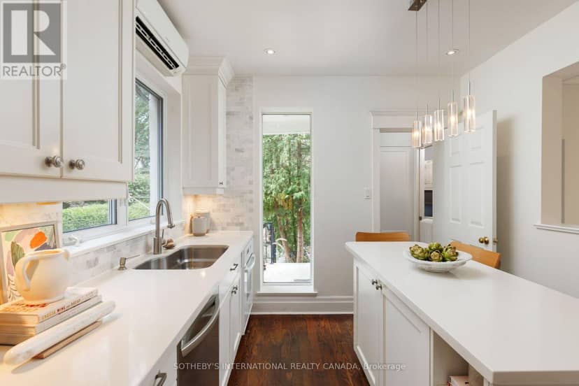 126 Hilton Avenue — photo 11 of 33