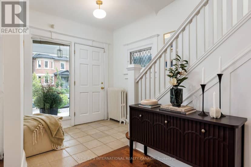 126 Hilton Avenue, Toronto, photo 2