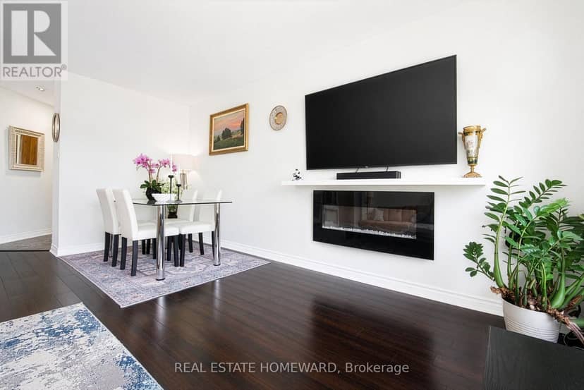 1610 - 2285 Lake Shore Boulevard W — photo 3 of 12