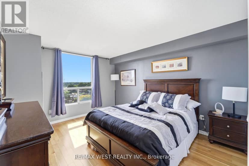 808 - 81 Scott Street — photo 6 of 12