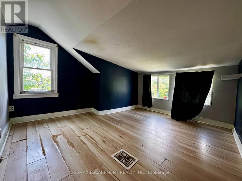 89 Lincoln Avenue — photo 10 of 14