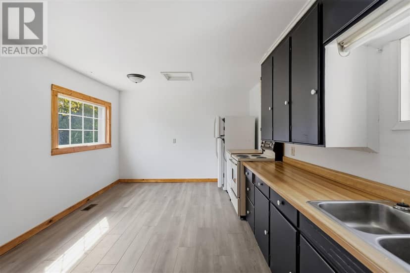 209 Wellington ST W — photo 10 of 28