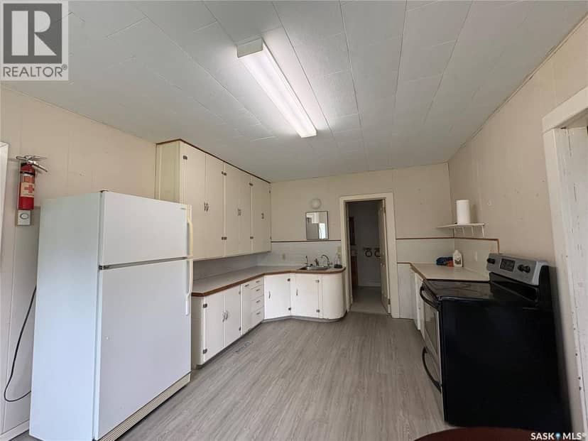 232 Burton STREET — photo 4 of 40
